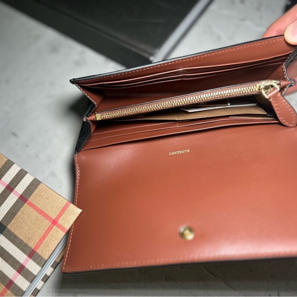 NEW BURBERRY HALTON STRIPED LOGO CONTINENTAL WALLET CLUTCH - Picture 13 of 15